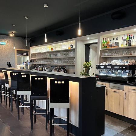 Hotel Restaurant Le Paris 몽도르프레방 외부 사진