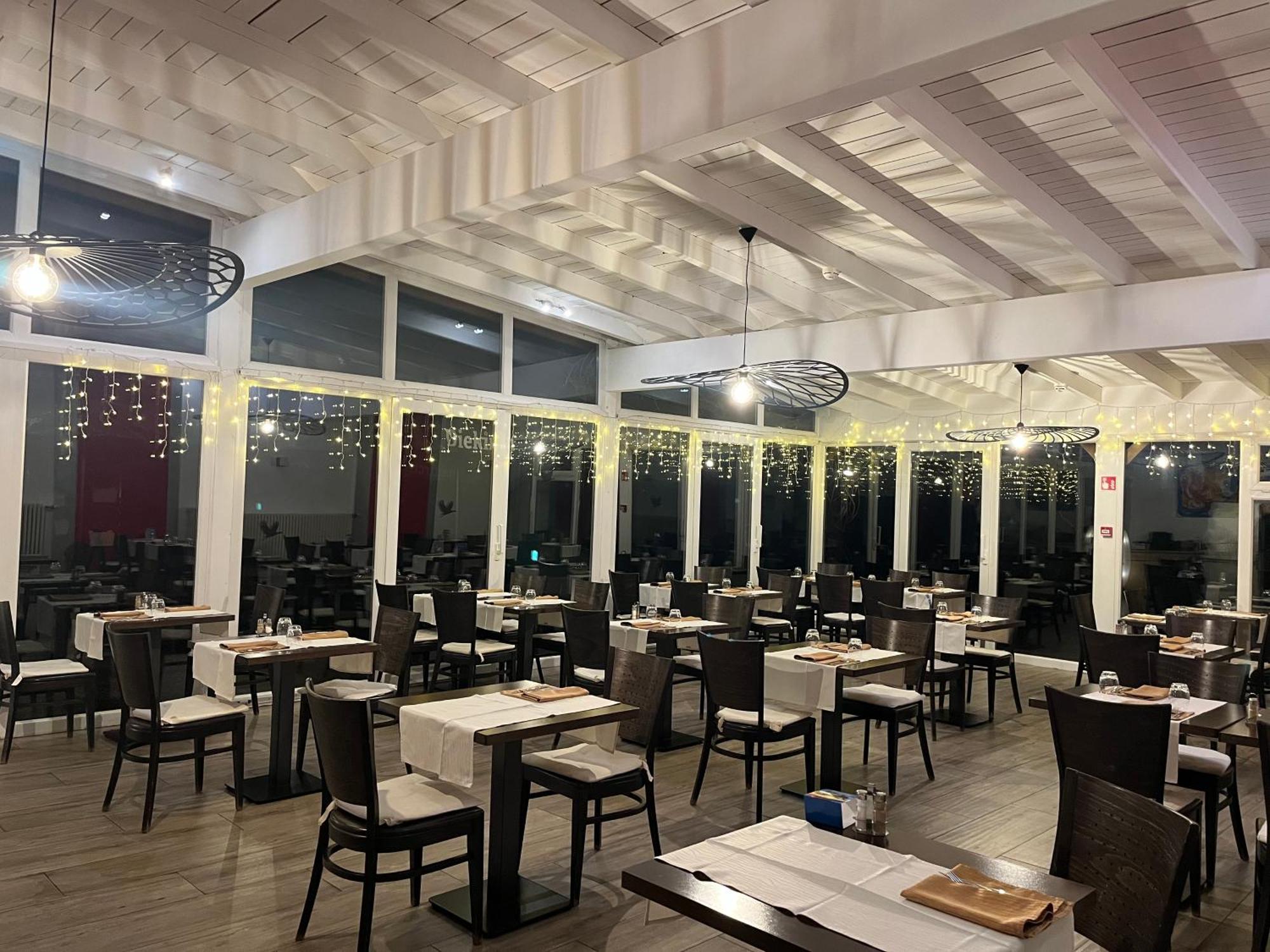 Hotel Restaurant Le Paris 몽도르프레방 외부 사진